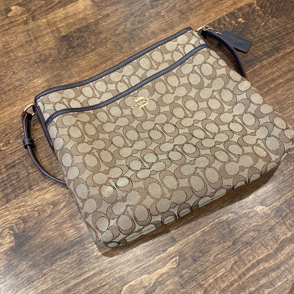 Coach Bag - Picture 2 of 12